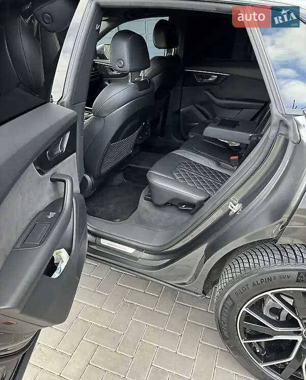 Внедорожник / Кроссовер Audi Q8 2018 в Ужгороде