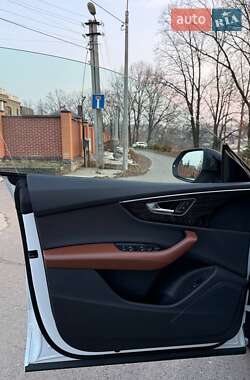Внедорожник / Кроссовер Audi Q8 2020 в 