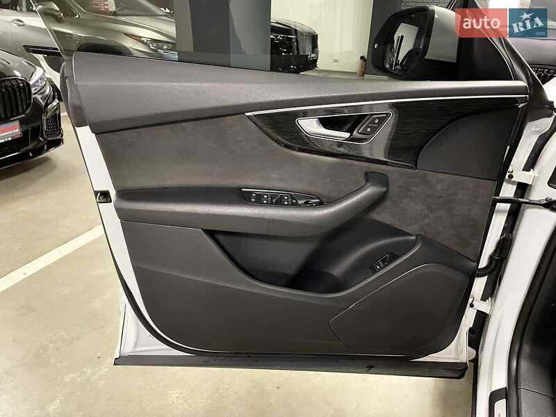Внедорожник / Кроссовер Audi Q8 2019 в Львове