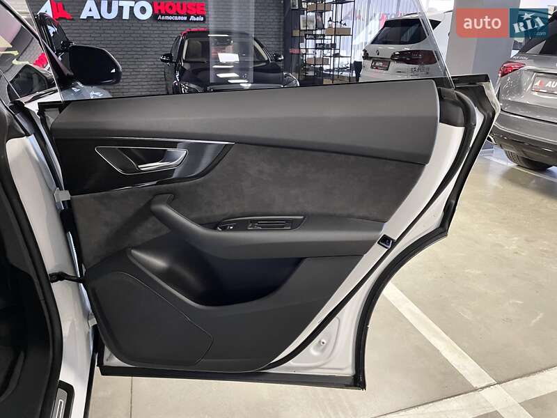Внедорожник / Кроссовер Audi Q8 2019 в Львове