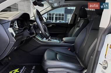 Внедорожник / Кроссовер Audi Q8 2023 в 