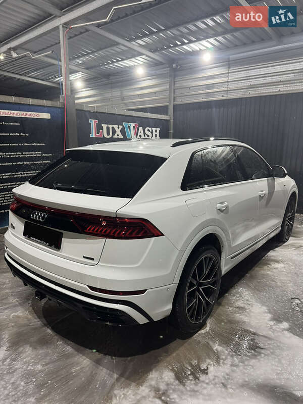 Внедорожник / Кроссовер Audi Q8 2019 в Тернополе