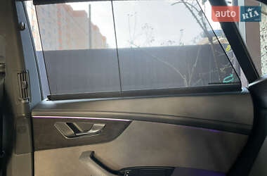 Внедорожник / Кроссовер Audi Q8 2018 в 