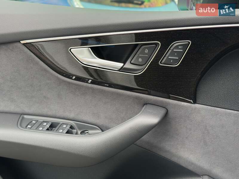 Внедорожник / Кроссовер Audi Q8 2025 в Одессе