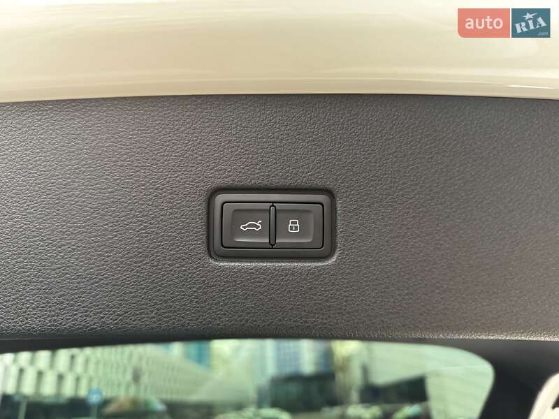 Внедорожник / Кроссовер Audi Q8 2025 в Одессе