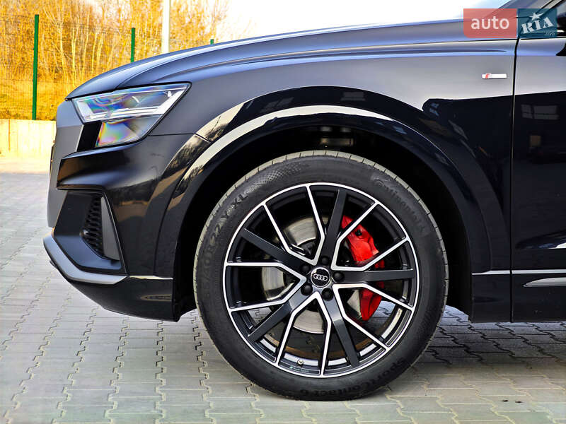Внедорожник / Кроссовер Audi Q8 2018 в Ровно
