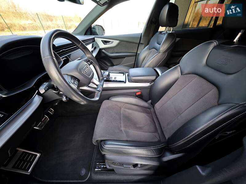 Внедорожник / Кроссовер Audi Q8 2018 в Ровно