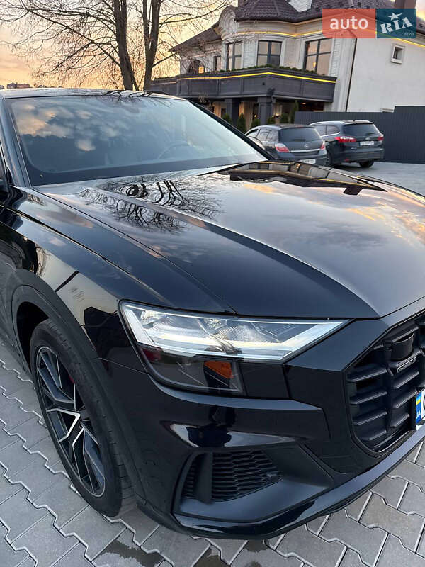 Позашляховик / Кросовер Audi Q8 2019 в Чернівцях