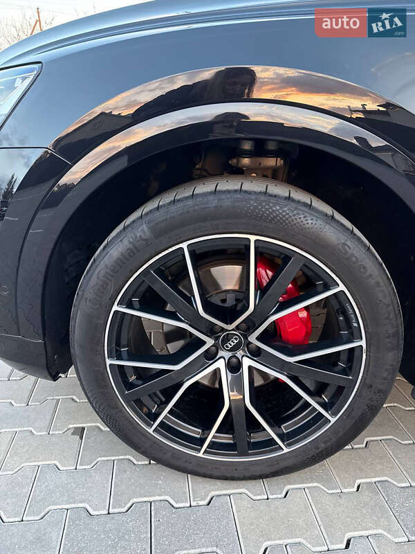 Позашляховик / Кросовер Audi Q8 2019 в Чернівцях