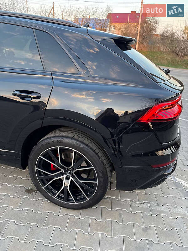 Позашляховик / Кросовер Audi Q8 2019 в Чернівцях