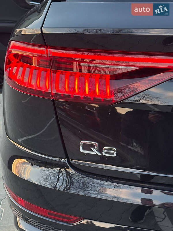Позашляховик / Кросовер Audi Q8 2019 в Чернівцях