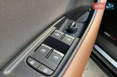Внедорожник / Кроссовер Audi Q8 2021 в 