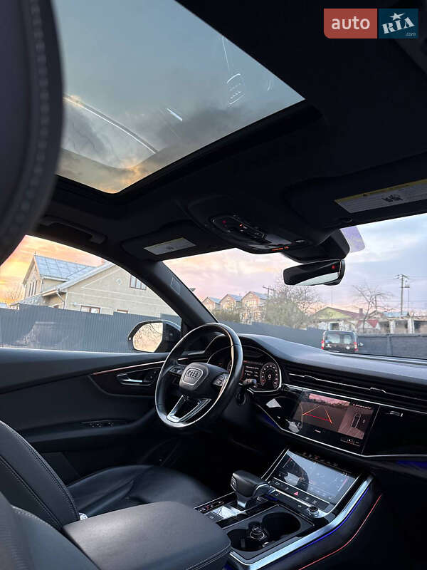 Позашляховик / Кросовер Audi Q8 2019 в Чернівцях