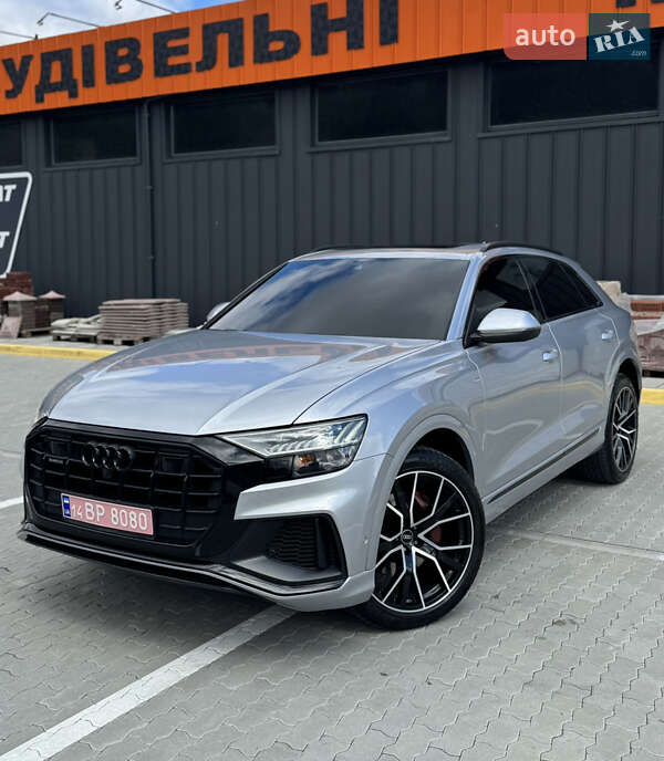 Позашляховик / Кросовер Audi Q8 2021 в Львові