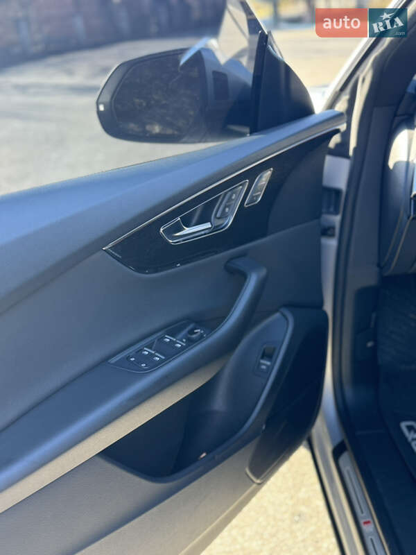Позашляховик / Кросовер Audi Q8 2021 в Львові