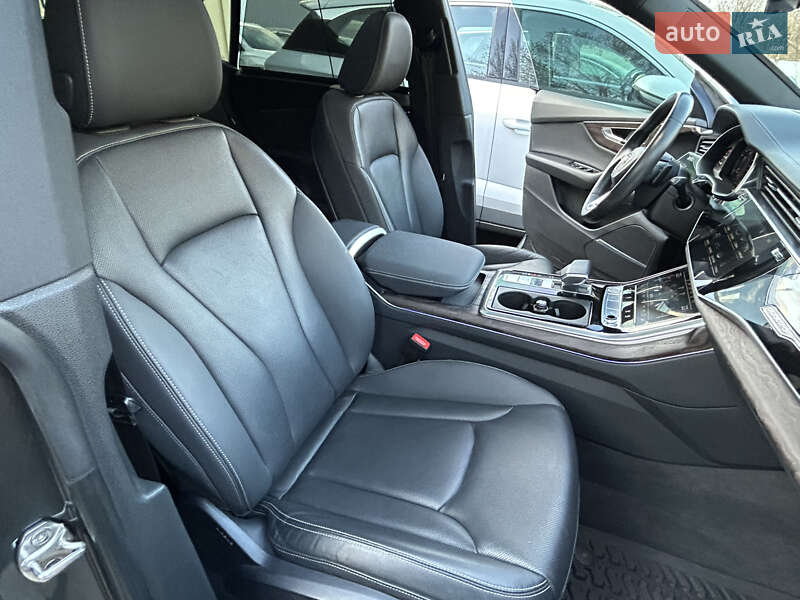 Внедорожник / Кроссовер Audi Q8 2020 в Одессе