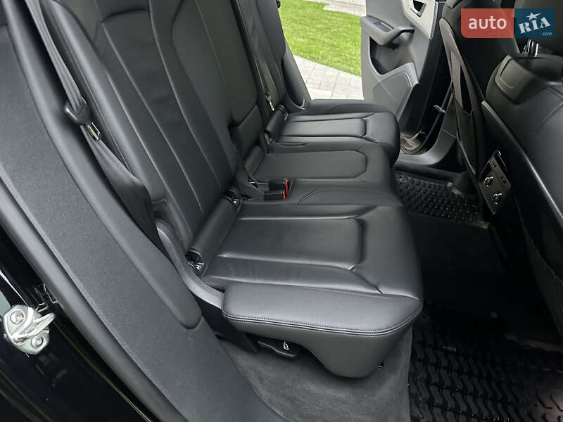 Внедорожник / Кроссовер Audi Q8 2019 в Киеве