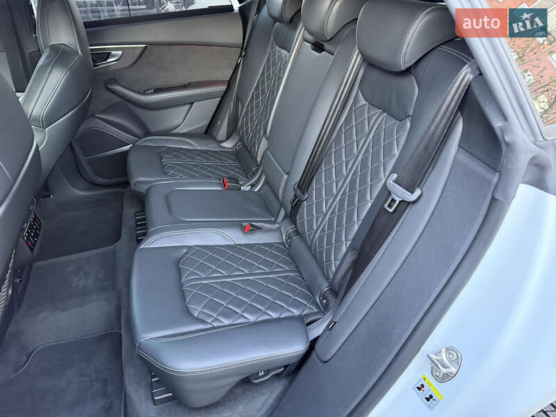 Позашляховик / Кросовер Audi Q8 2021 в Мукачевому