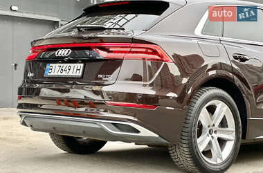 Внедорожник / Кроссовер Audi Q8 2021 в 