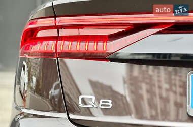 Внедорожник / Кроссовер Audi Q8 2021 в 