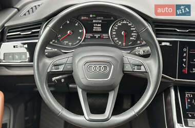 Внедорожник / Кроссовер Audi Q8 2021 в 