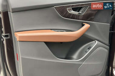Внедорожник / Кроссовер Audi Q8 2021 в 