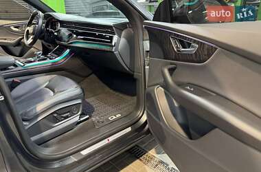 Позашляховик / Кросовер Audi Q8 2021 в 