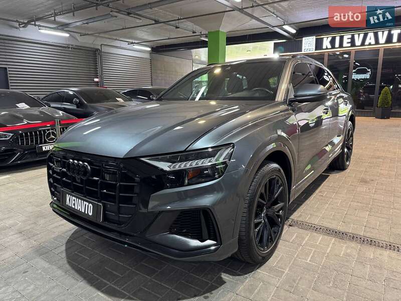 Позашляховик / Кросовер Audi Q8 2021 в 