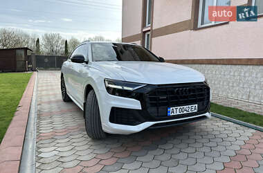 Позашляховик / Кросовер Audi Q8 2018 в 