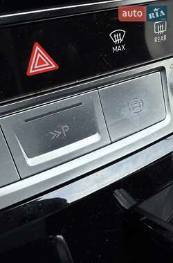 Позашляховик / Кросовер Audi Q8 2022 в 