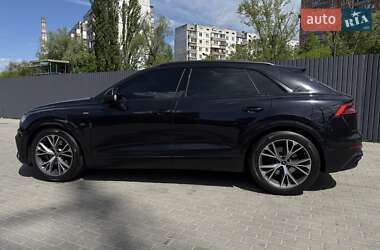 Позашляховик / Кросовер Audi Q8 2022 в 