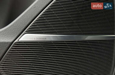 Внедорожник / Кроссовер Audi Q8 2019 в 