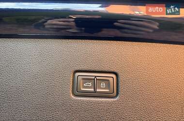 Позашляховик / Кросовер Audi Q8 2019 в 