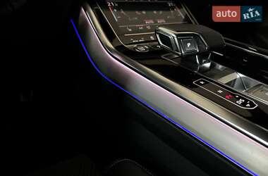 Позашляховик / Кросовер Audi Q8 2019 в 