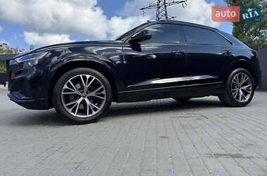 Позашляховик / Кросовер Audi Q8 2022 в 