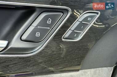Позашляховик / Кросовер Audi Q8 2022 в 