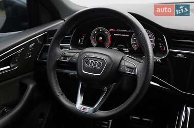 Внедорожник / Кроссовер Audi Q8 2021 в 
