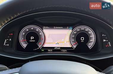 Внедорожник / Кроссовер Audi Q8 2018 в 