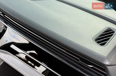 Внедорожник / Кроссовер Audi Q8 2018 в 