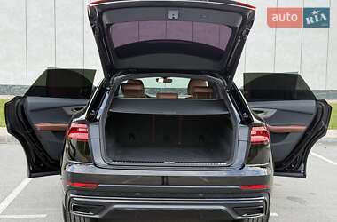 Внедорожник / Кроссовер Audi Q8 2018 в 