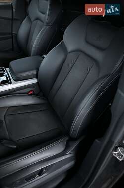 Позашляховик / Кросовер Audi Q8 2021 в 