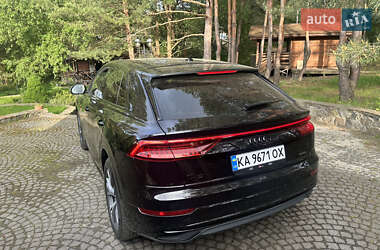 Внедорожник / Кроссовер Audi Q8 2021 в 