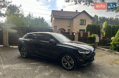 Внедорожник / Кроссовер Audi Q8 2021 в 