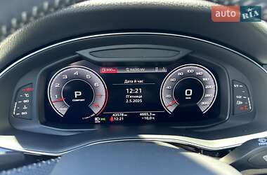 Позашляховик / Кросовер Audi Q8 2018 в 
