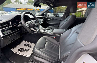 Позашляховик / Кросовер Audi Q8 2018 в 
