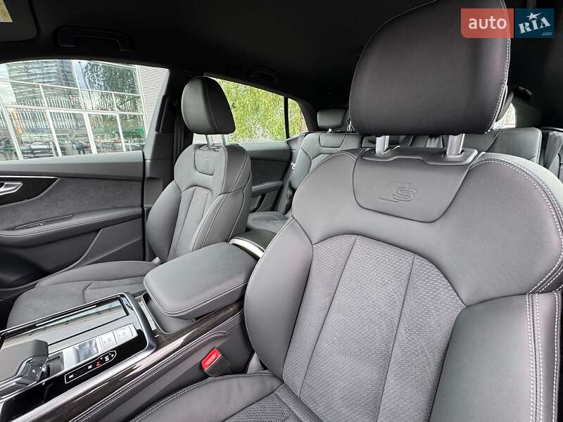 Внедорожник / Кроссовер Audi Q8 2024 в Киеве