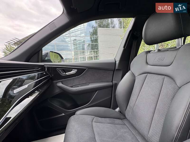Внедорожник / Кроссовер Audi Q8 2024 в Киеве