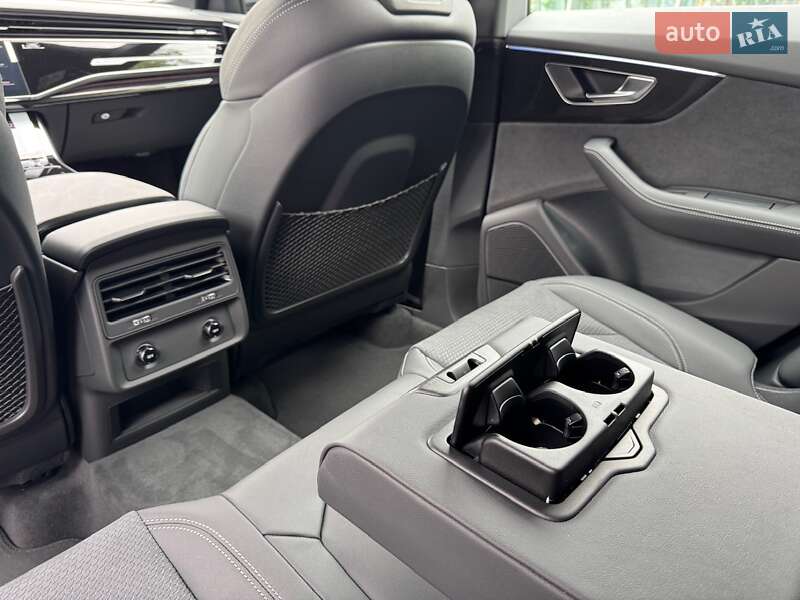 Внедорожник / Кроссовер Audi Q8 2024 в Киеве