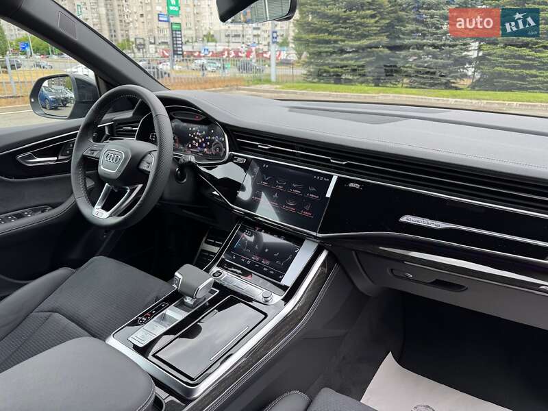 Внедорожник / Кроссовер Audi Q8 2024 в Киеве
