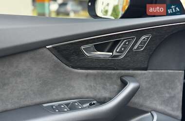 Позашляховик / Кросовер Audi Q8 2021 в 